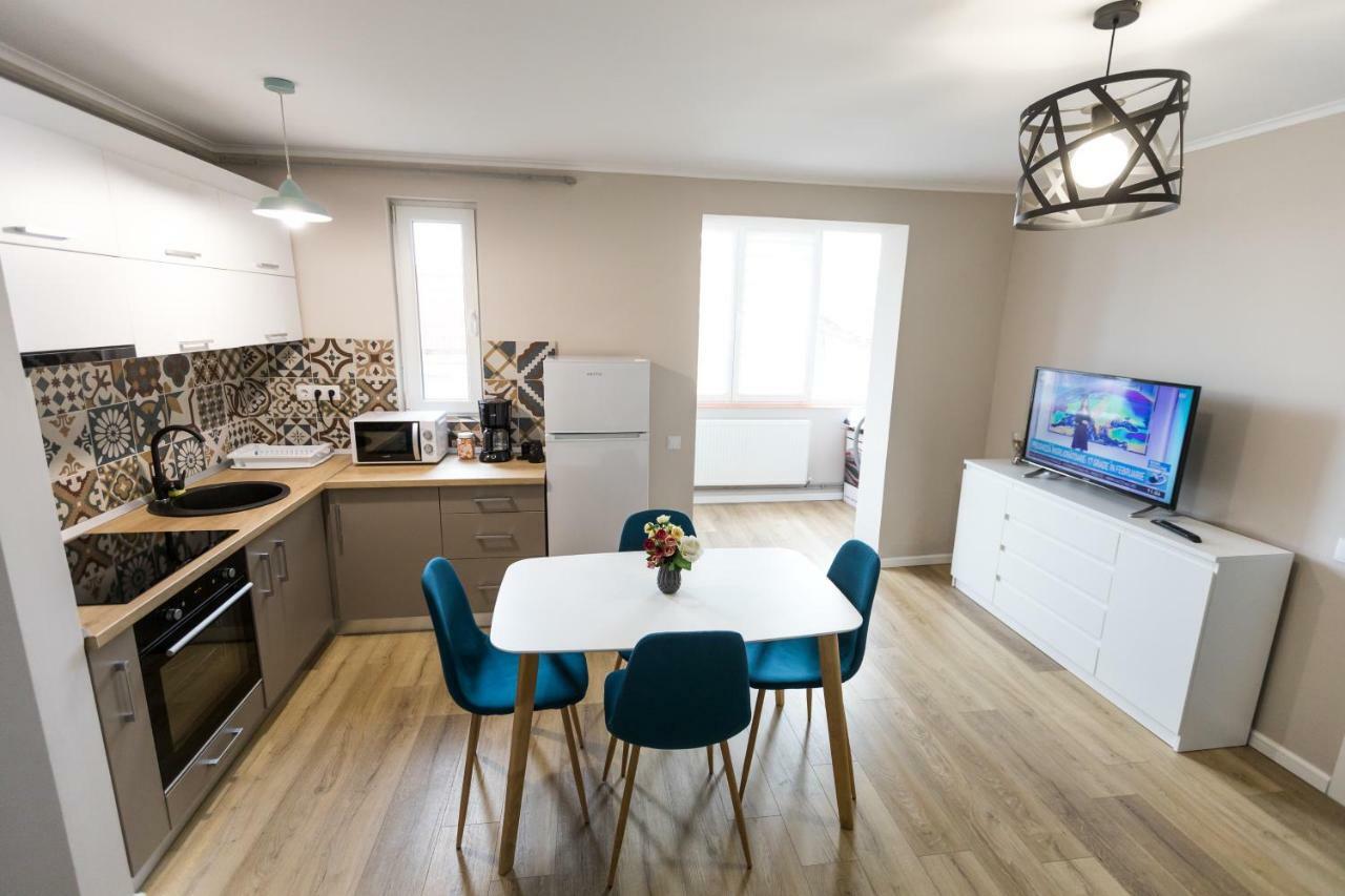 Sunshine Apartament เตอร์กู-มูเรช ภายนอก รูปภาพ
